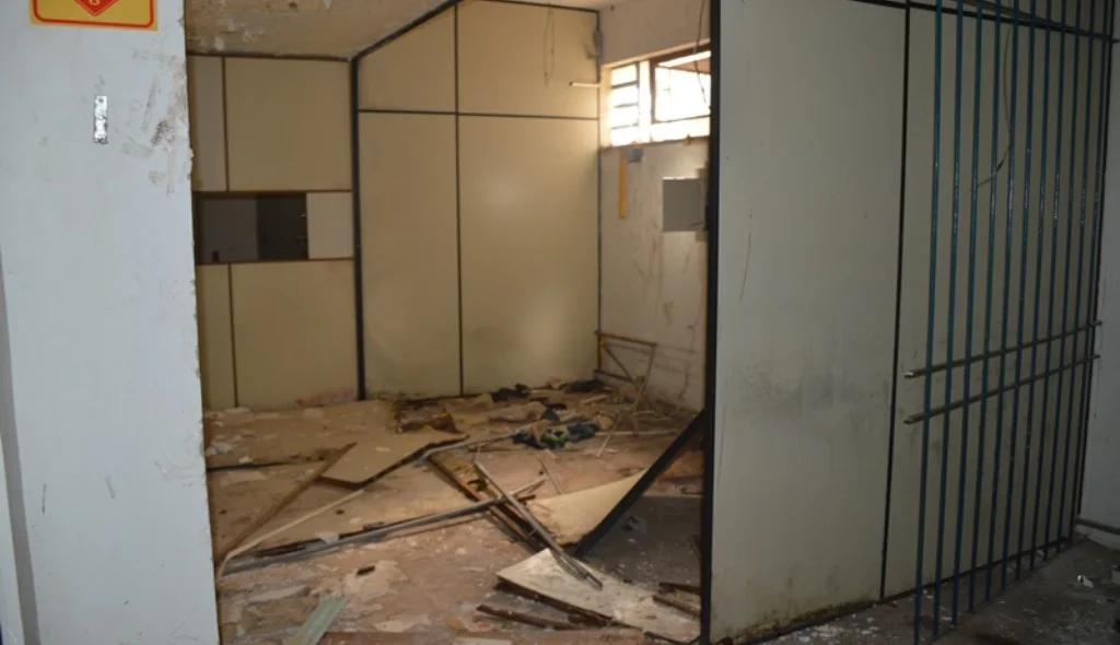 Prédio onde funcionou o Bep em Picos abandonado