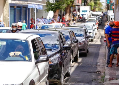 Veículos no centro de Teresina
