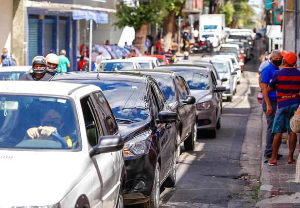 Veículos no centro de Teresina