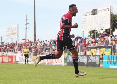 Eduardo, atacante do River