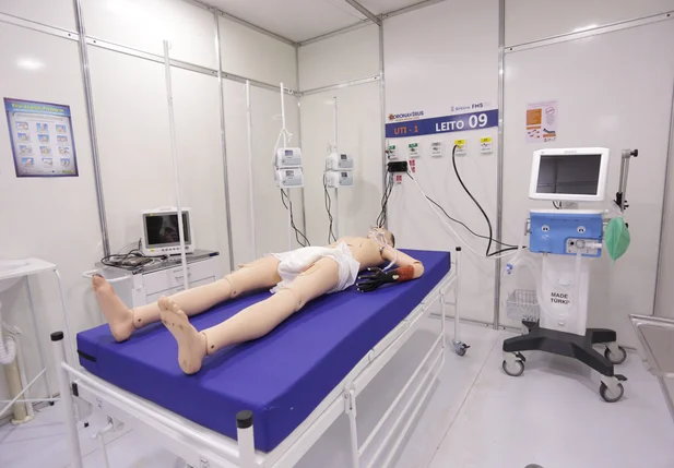 Leito de UTI do Hospital de Campanha João Claudino