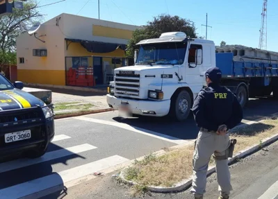 Carreta apreendida pela PRF