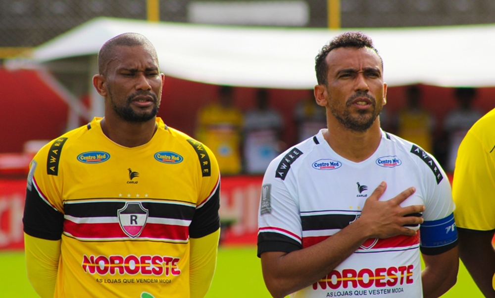 Goleiro Mondragon e atacante Eduardo renovam com o River