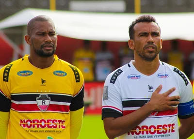 Goleiro Mondragon e atacante Eduardo renovam com o River