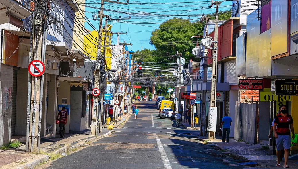 Algumas ruas respeitaram as restrições 