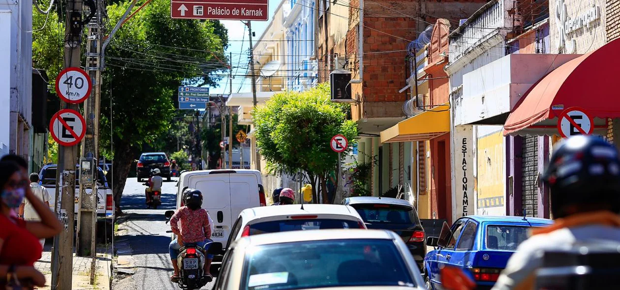 Aumento no trânsito no Centro de Teresina