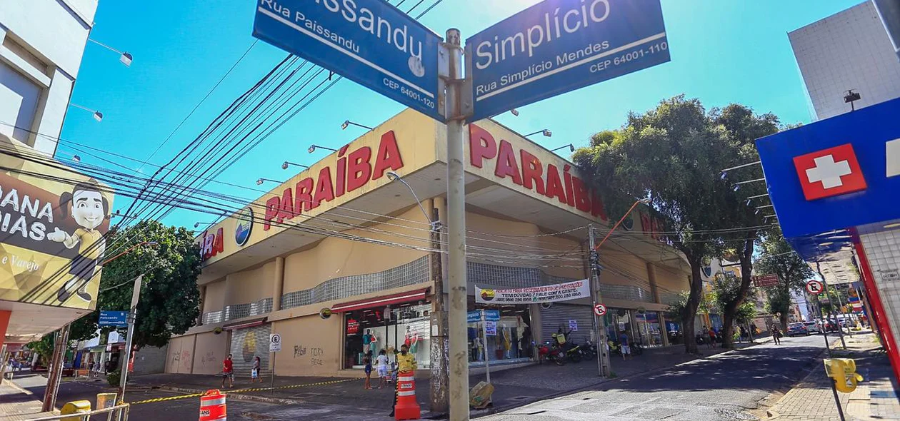 Ruas Paissandú e Simplício Mendes foram fechadas nesta segunda em Teresina