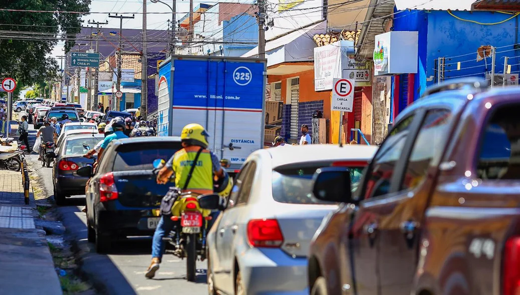 Ruas do Centro ficaram congestionadas
