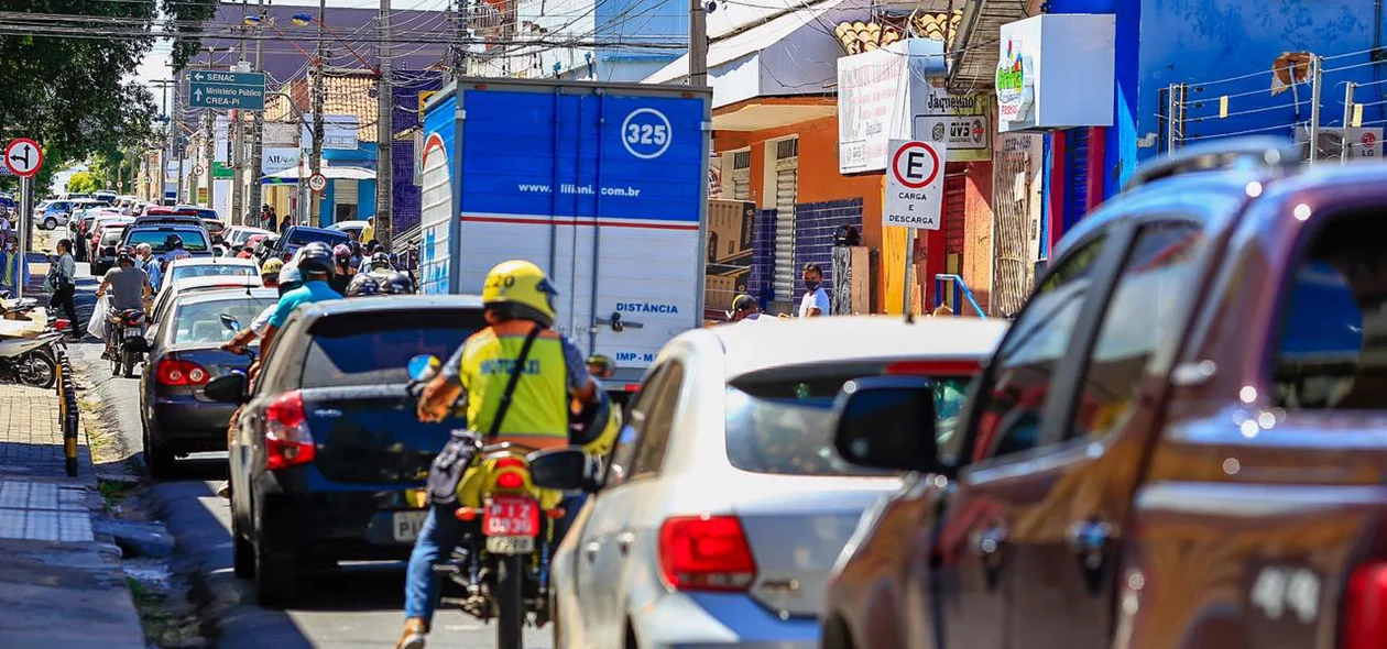 Ruas do Centro ficaram congestionadas