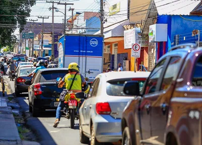 Ruas do Centro ficaram congestionadas