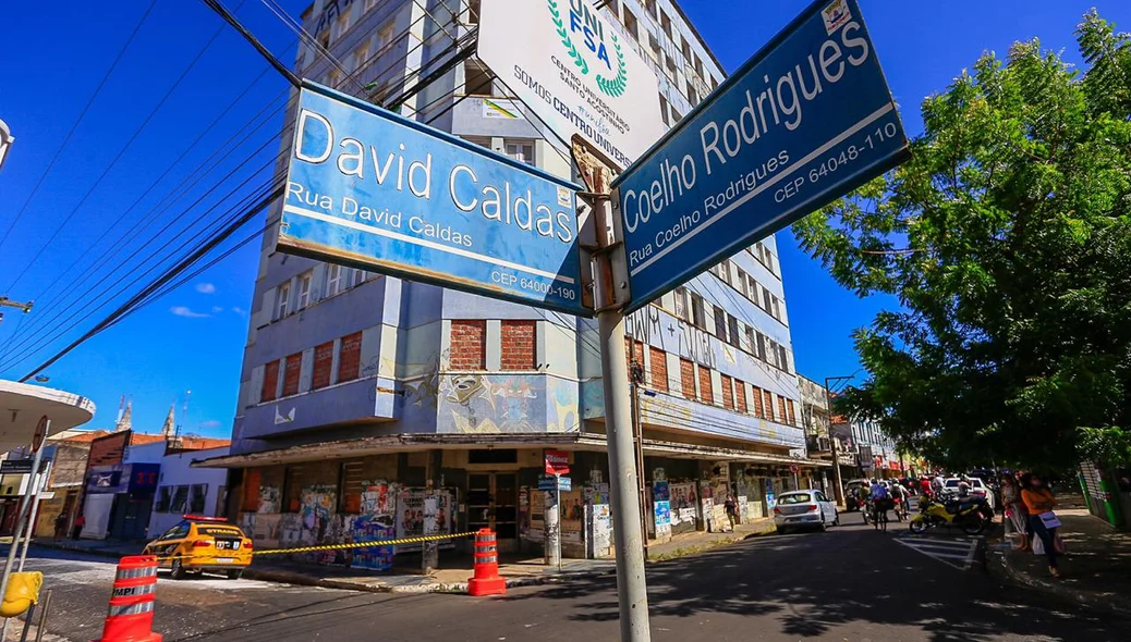 Cruzamento das Ruas David Caldas e Coelho Rodrigues 