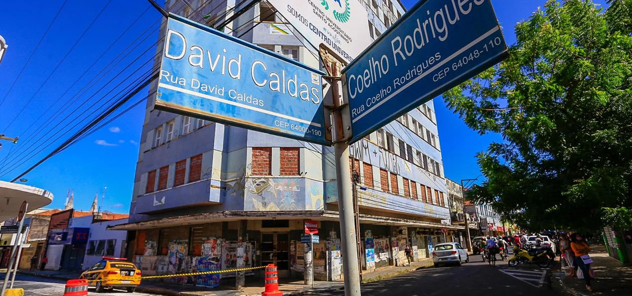 Cruzamento das Ruas David Caldas e Coelho Rodrigues 