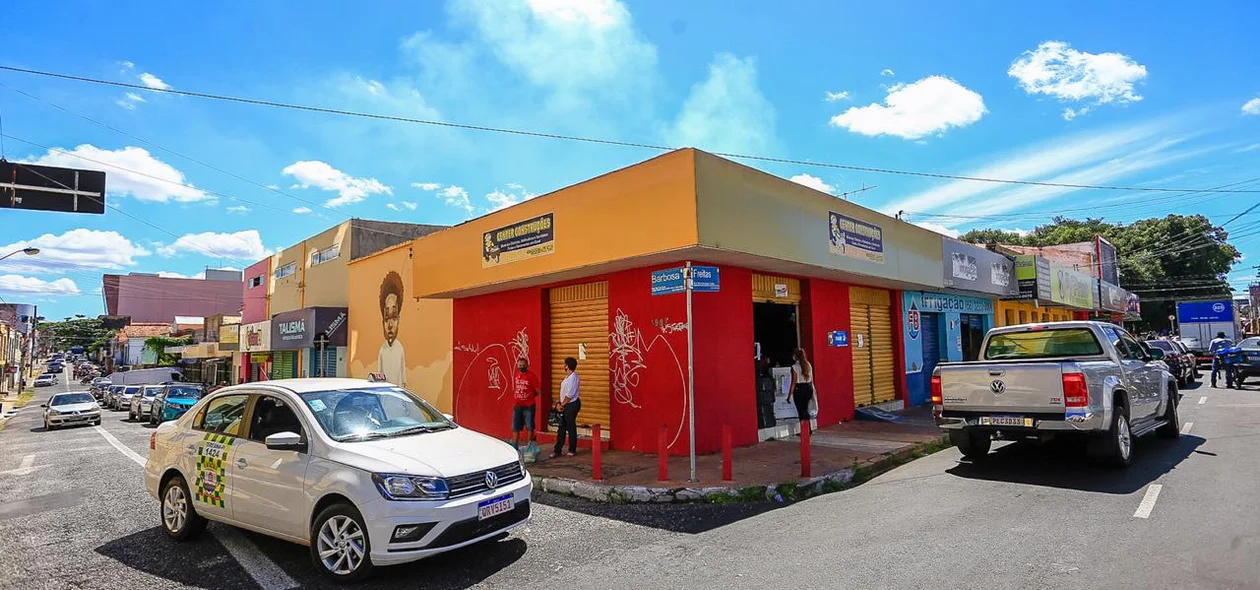 Lojas entreabertas