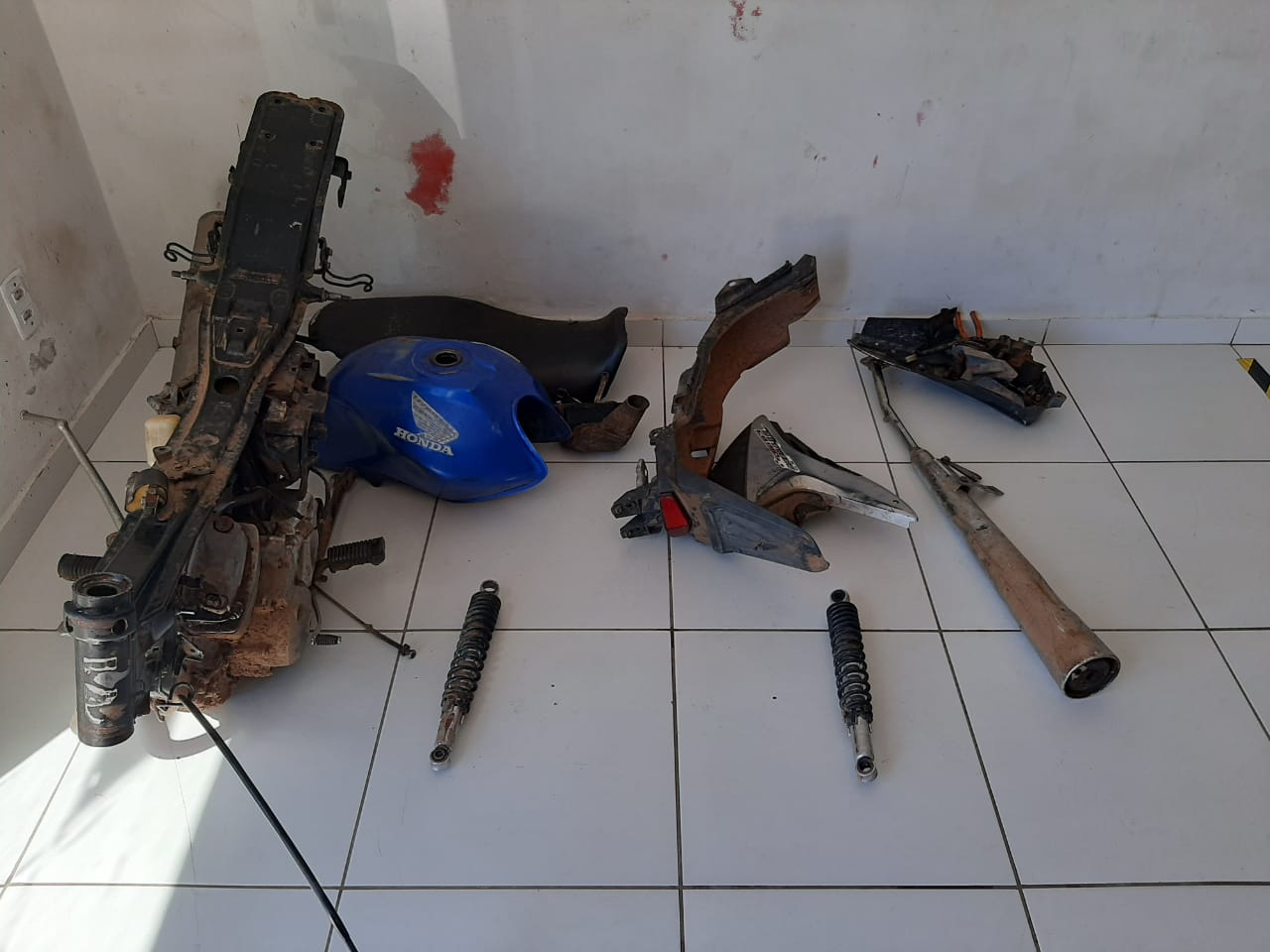 Parte do que restou da motocicleta
