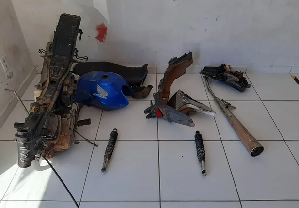 Parte do que restou da motocicleta