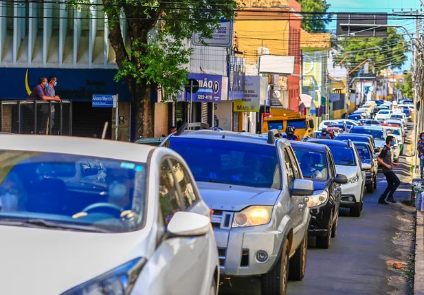 Trânsito intenso no centro de Teresina