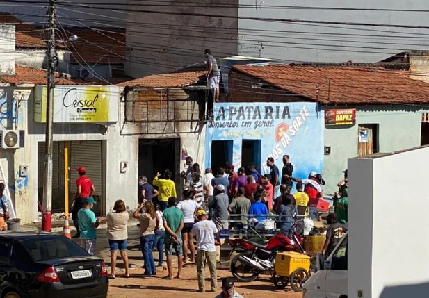 Loja de celular que foi incendiada em São Raimundo Nonato