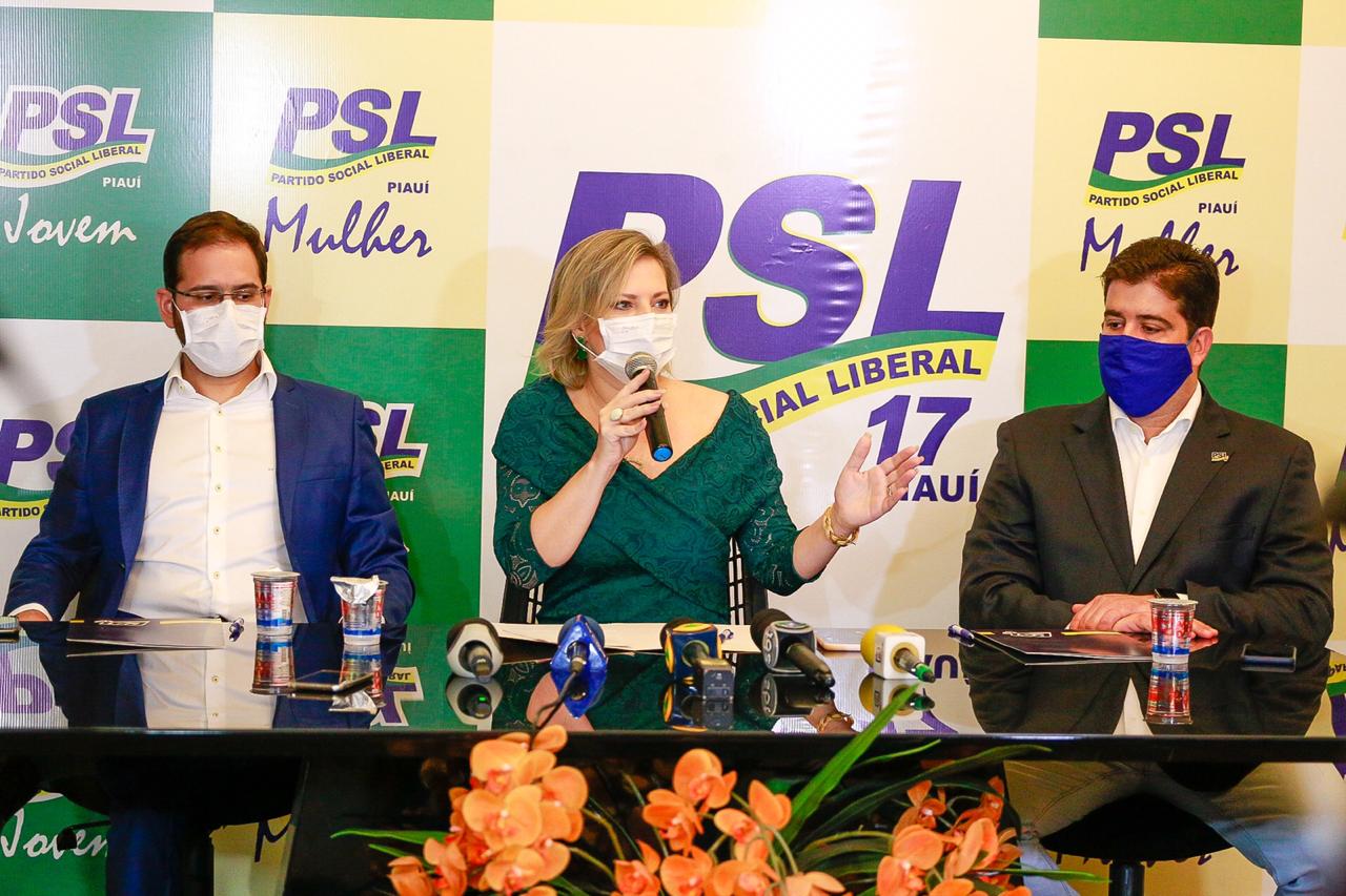Gleisi Hoffmann e Luís André realizam coletiva de imprensa para tratar sobre futuro do PSL