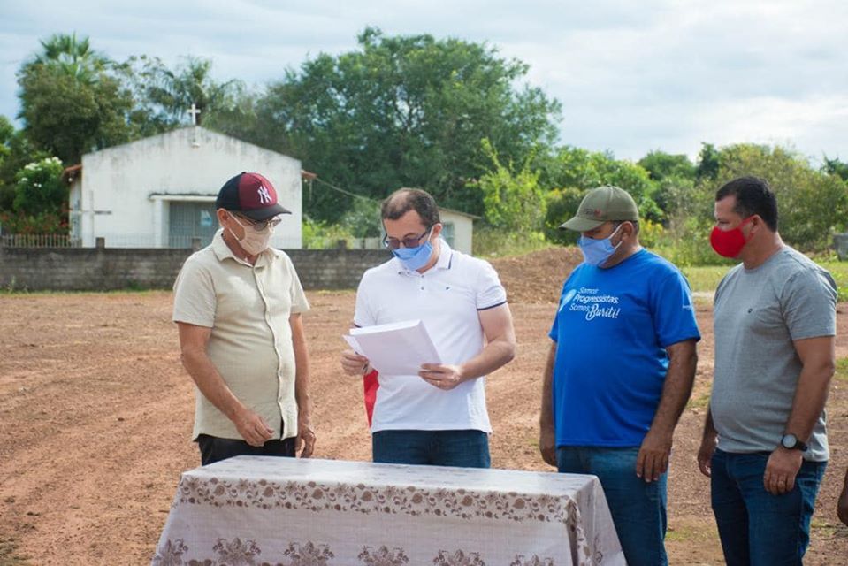 Júnior Percy assina ordem de serviço para obras de calçamento