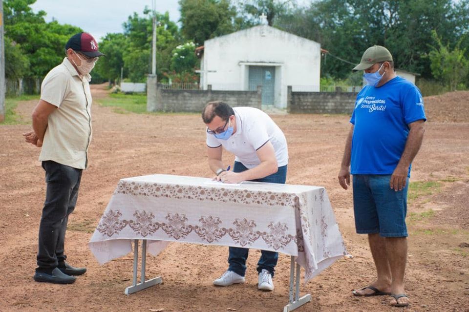 O prefeito Júnior Percy esteve acompanhado do vereador Dedé