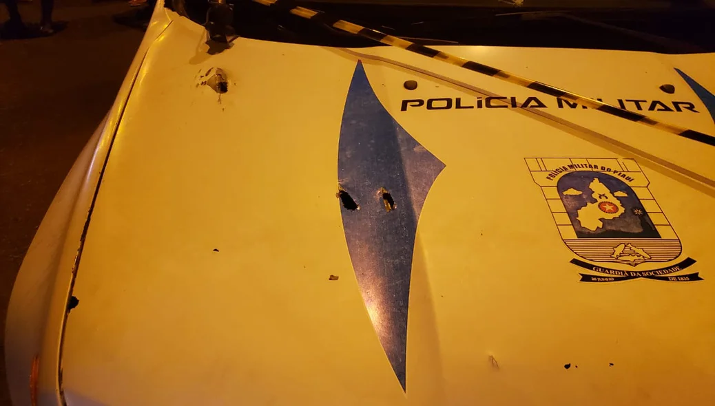 Viatura da PM foi atinginda pelos criminosos