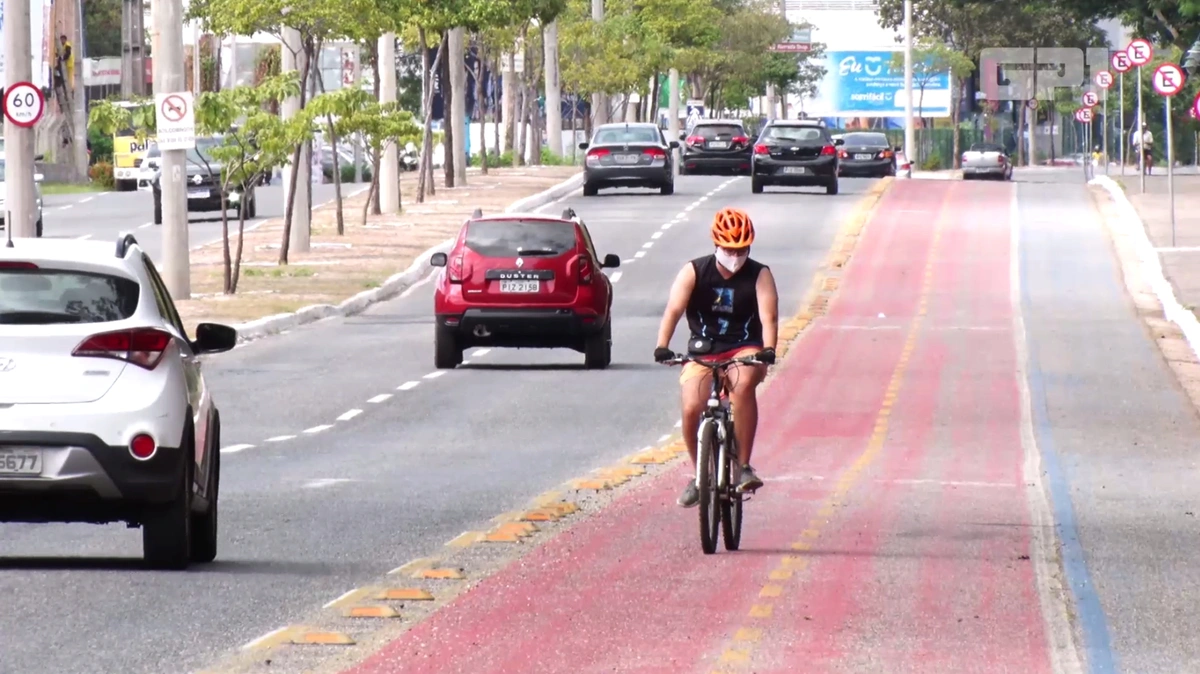 Atividade física na Avenida Raul Lopes