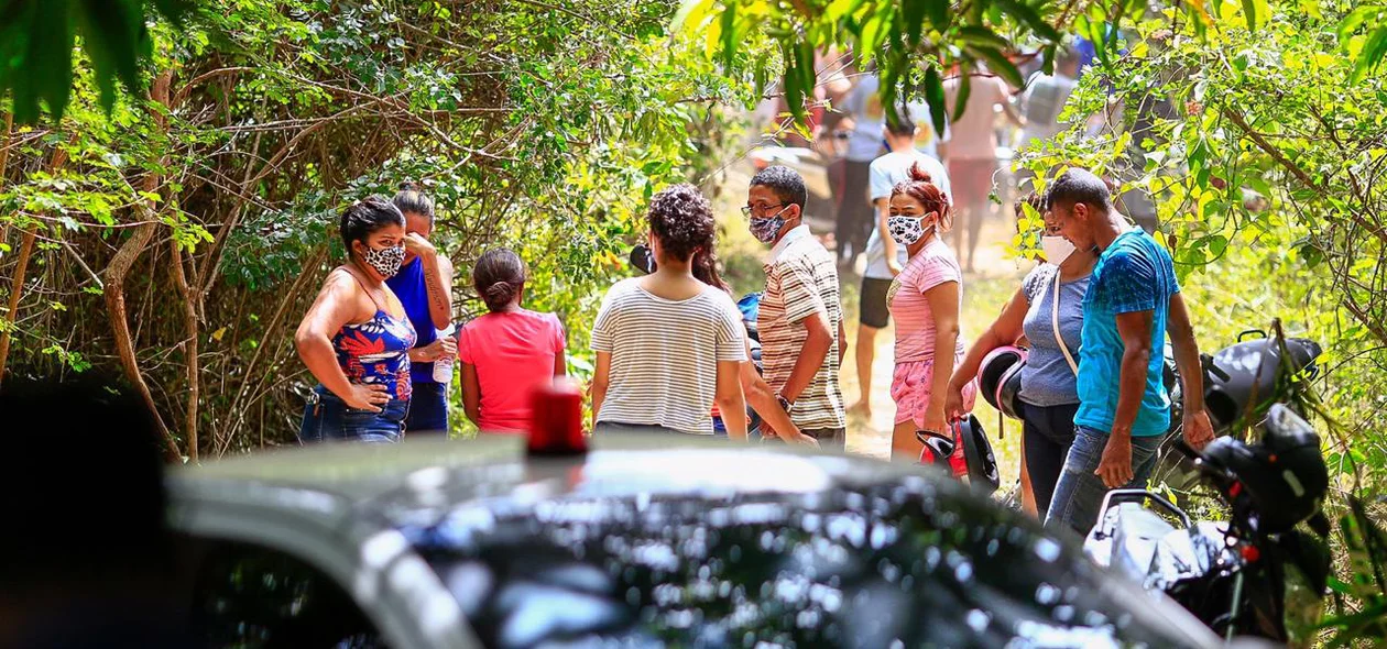 Familiares da vítima compareceram ao local