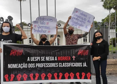 Manifestação aconteceu em frente ao Palácio de Karnak