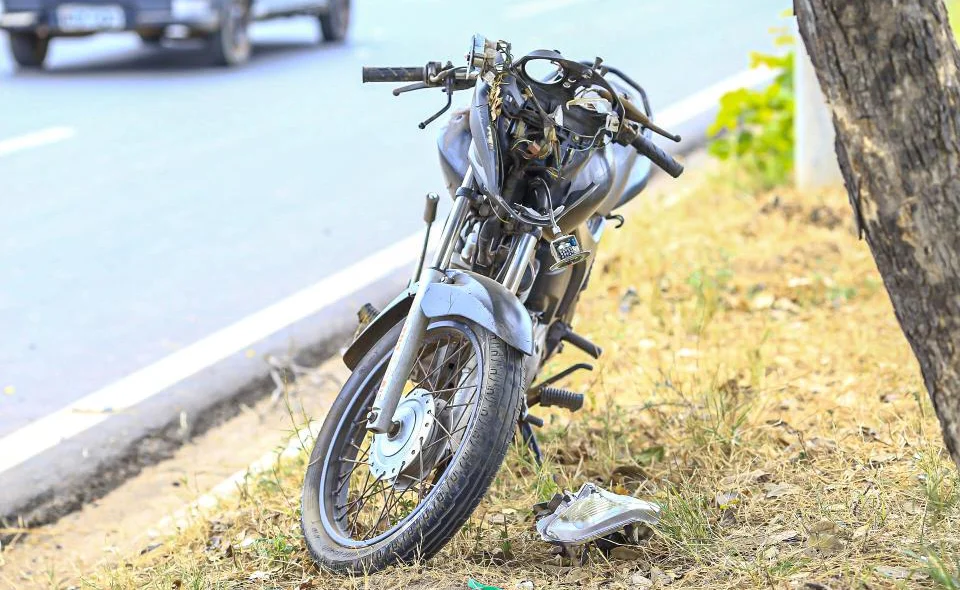 Moto da vítima no local do acidente 