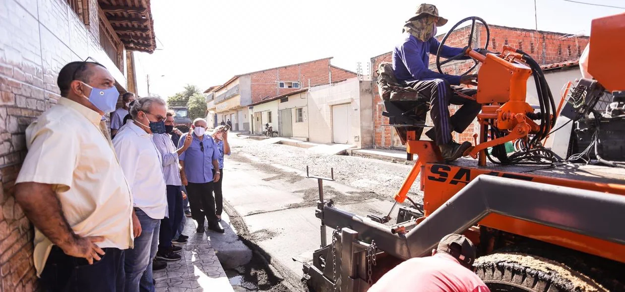 Obra no asfalto do bairro Promorar
