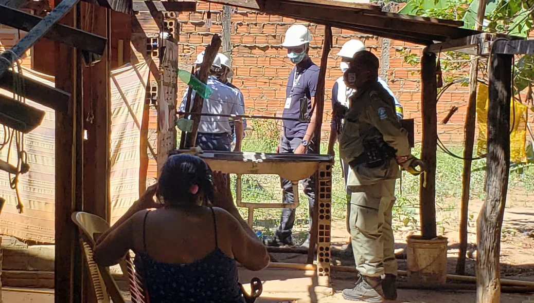 Polícia Militar e equipe da Equatorial no local onde a criança morreu