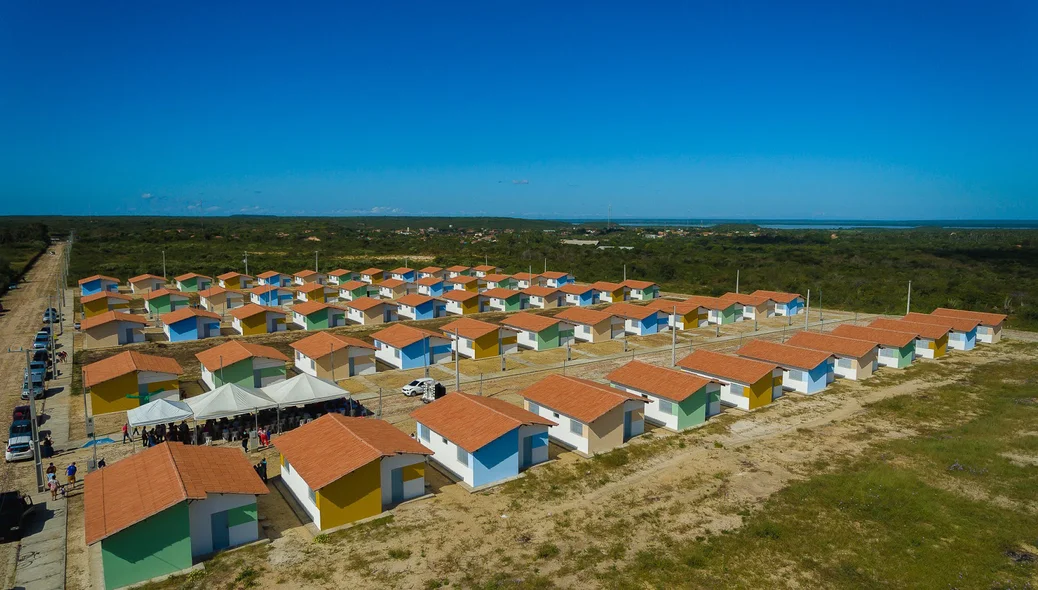 Prefeito Júnior Percy entrega 100 casas populares em Buriti dos Lopes
