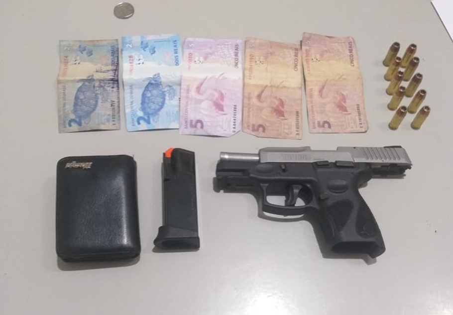 Arma encontrada com o suspeito