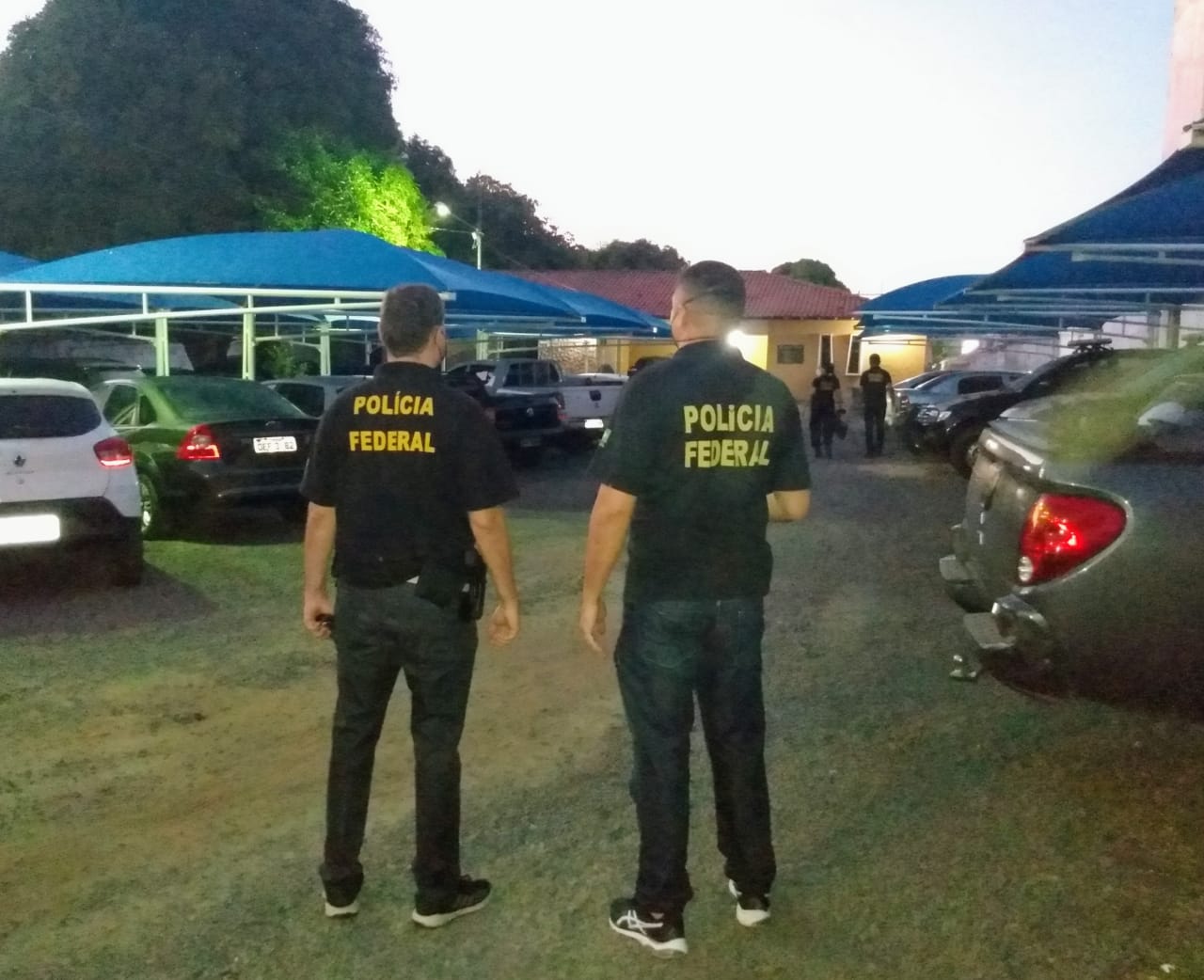 Agentes da PF na Seduc