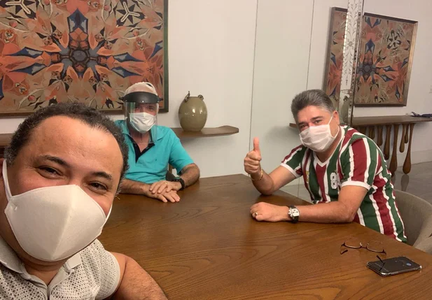 João Mádison e Themístocles Filho dialogam com Evaldo Gomes