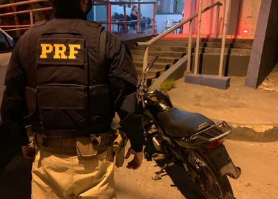 Motocicleta apreendida pela PRF em Nazaré do Piauí