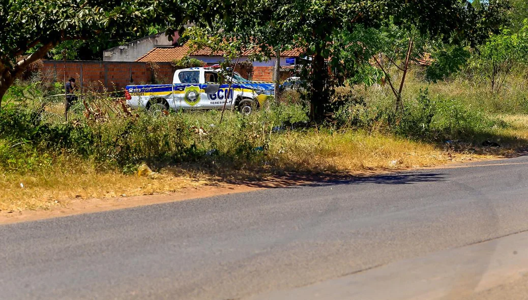 Guardas Municipais capotam veículo na Avenida Doutor Hugo Bastos