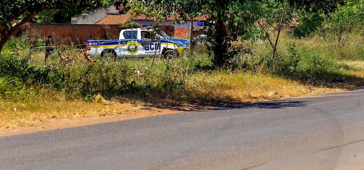 Guardas Municipais capotam veículo na Avenida Doutor Hugo Bastos