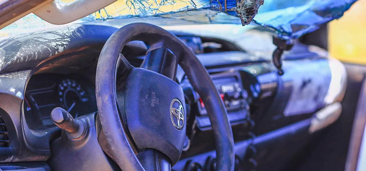 Interior de viatura da GCM que capotou em Teresina