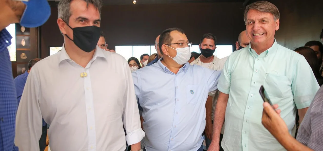 Bolsonaro ao lado de Ciro Nogueira 
