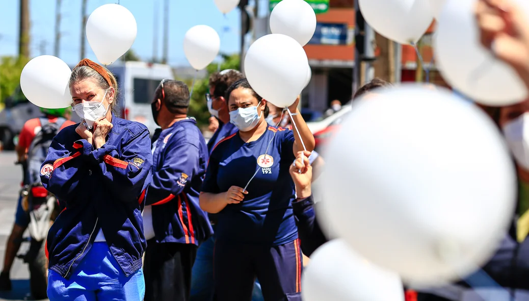 Médica emocionada durante cortejo