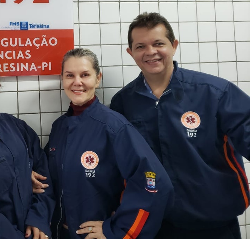 Médico José Ivaldo ao lado da médica Ana Tecla e outras profissionais do SAMU
