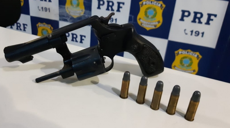 Arma apreendida pela Polícia Rodoviária Federal