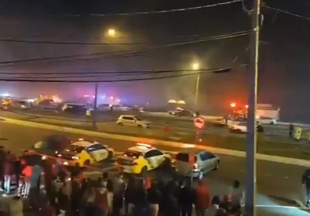 Engavetamento envolvendo mais de 20 veículos deixa 8 mortos no Paraná
