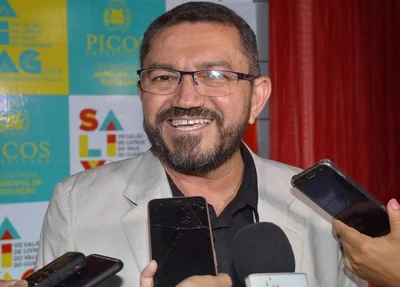 Padre Walmir exonera comissionados indicados por apadrinhamento