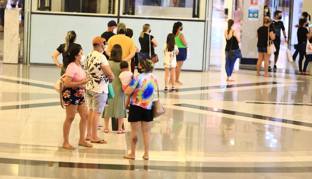 Hoje é o primeiro dia de reabertura gradual