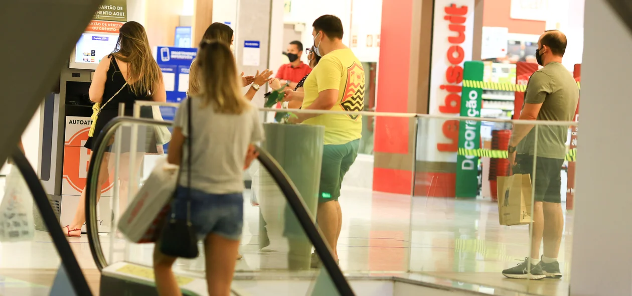 Movimentação de pessoas no local