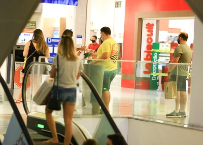 Movimentação de pessoas no local