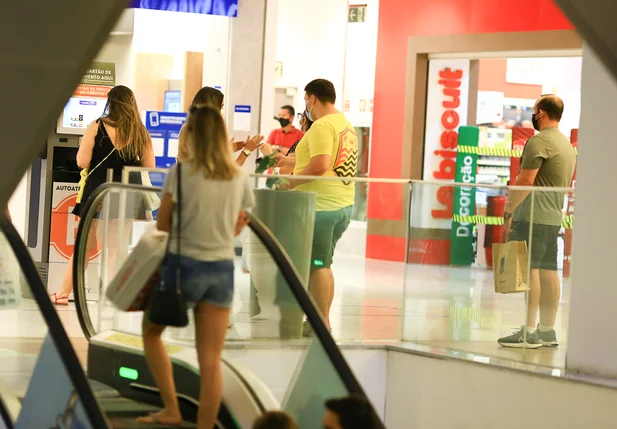 Movimentação de pessoas no local