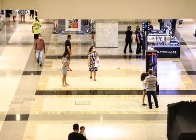 Movimento no shopping hoje 